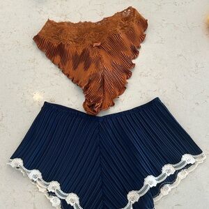 Two pairs Perla bottoms
Like new